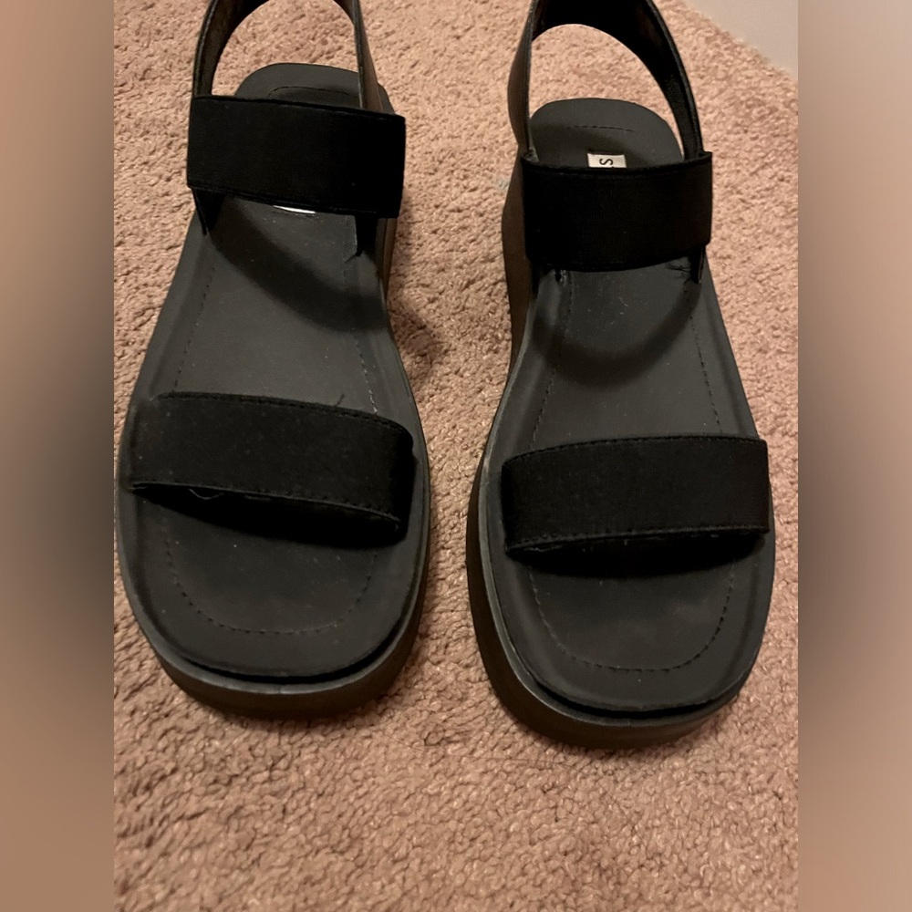 Woman Steve Madden sandals size 8 1/2